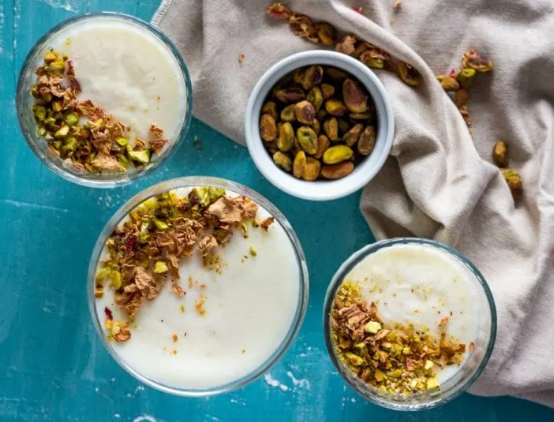 طرز تهیه فرنی با نشاسته ذرت و آرد برنج