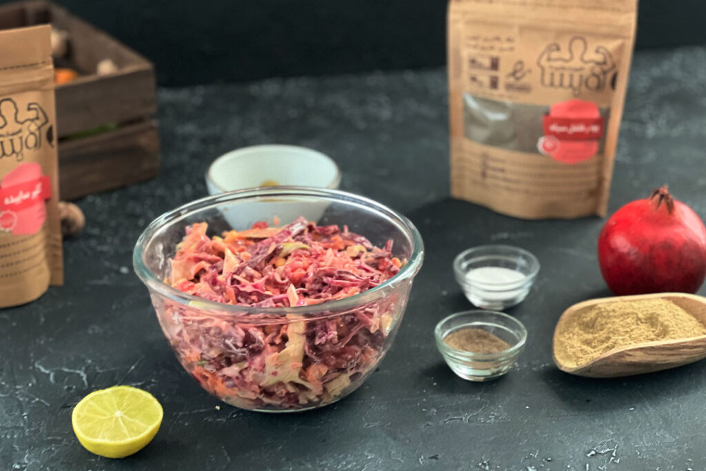 طرز تهیه سالاد انار و کلم سفید